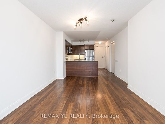 5th image of 2191 Yonge St #1103