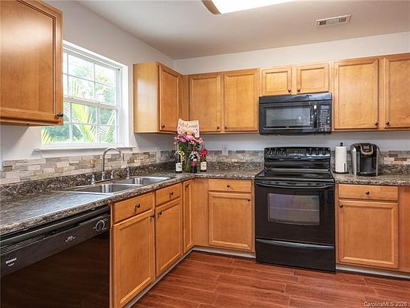 5th image of 3619 Hope Marian St