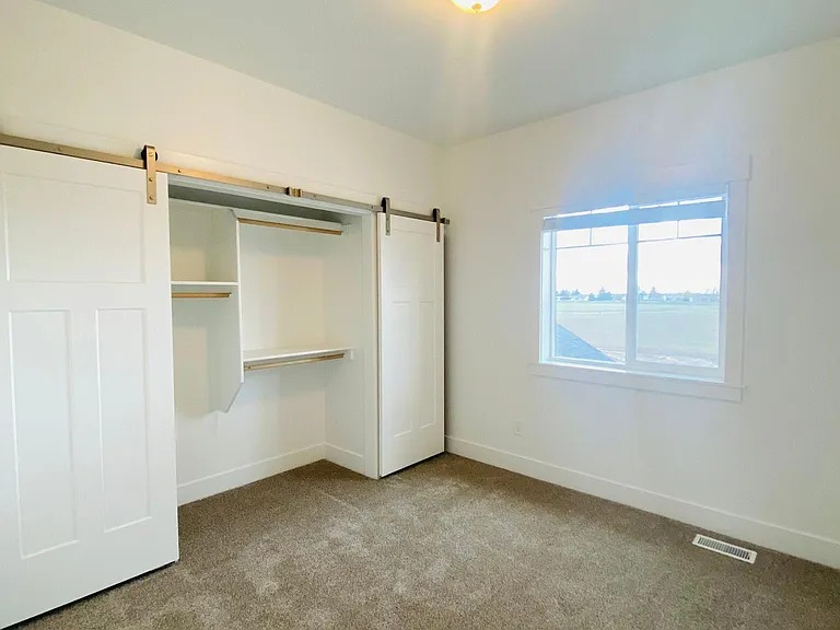 467 Huckleberry Ln — Photo 18
