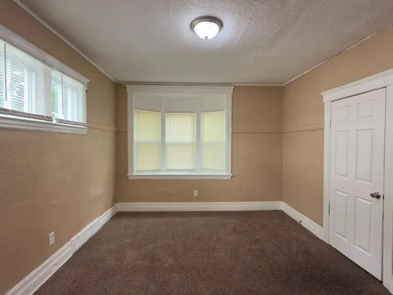2152 Fairview St — Photo 9