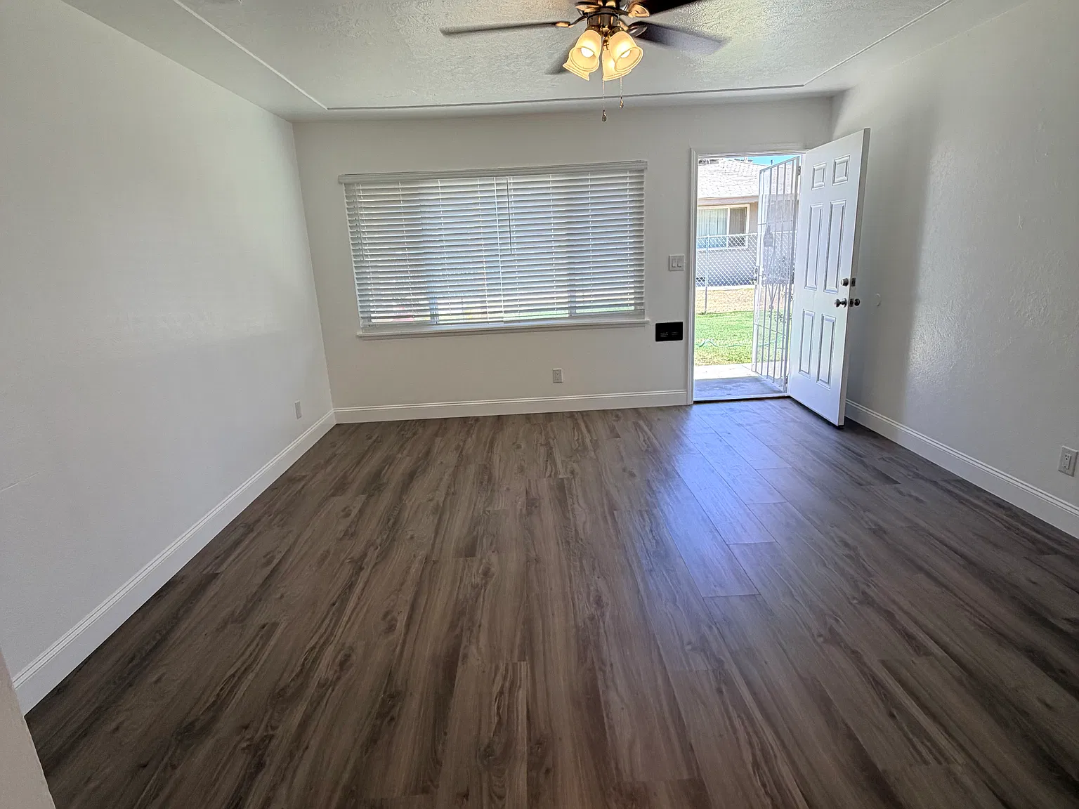 1 bed, 800 sqft, $1,350 — Photo 3
