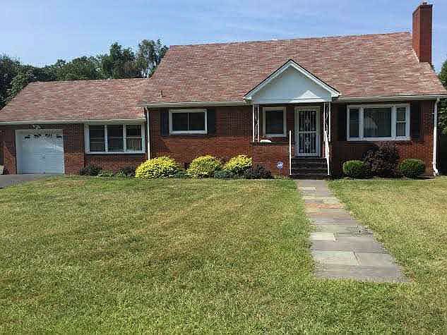 1st image of 15 Hillman Dr