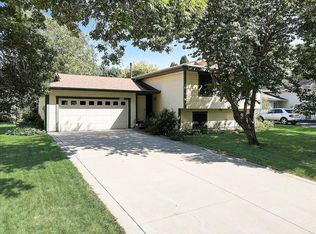 4520 Terraceview Ln N, Plymouth, MN 55446