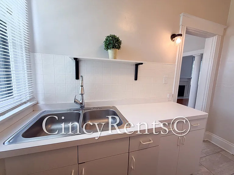 2800 Observatory Ave #2 — Photo 8