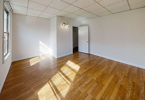 5th image of 172 Bedford Ave #2A