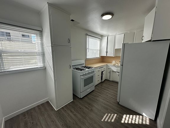 2nd image of 5223 Corteen Pl #5223C05