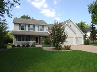 2200 Bramblewood Ct, Neenah, WI 54956