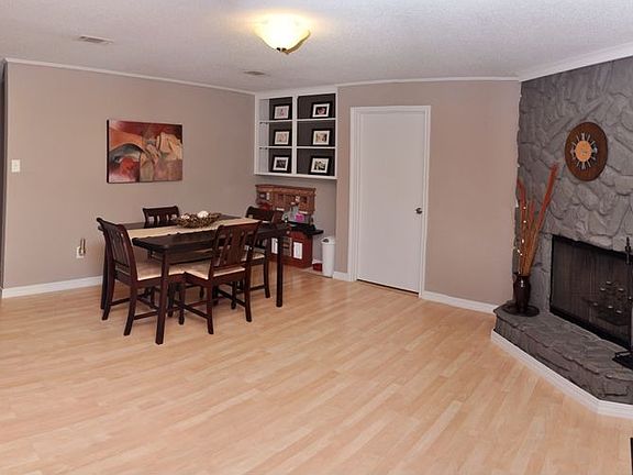 Dining Area & Fireplace