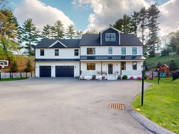 4 Lincoln Ct, Medfield, MA 02052