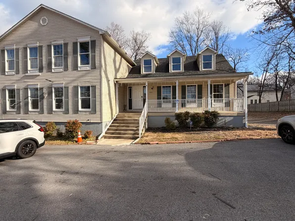 9216 Crandall Rd, Lanham, MD 20706