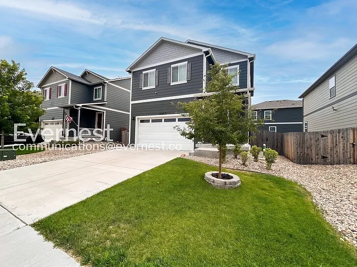 3 bed, 3.0 bath, 1732 sqft, $2,395 — Photo 2
