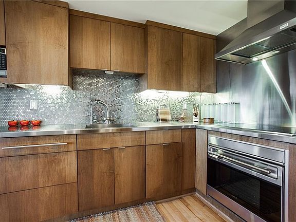 5th image of 3030 McKinney Ave APT 605
