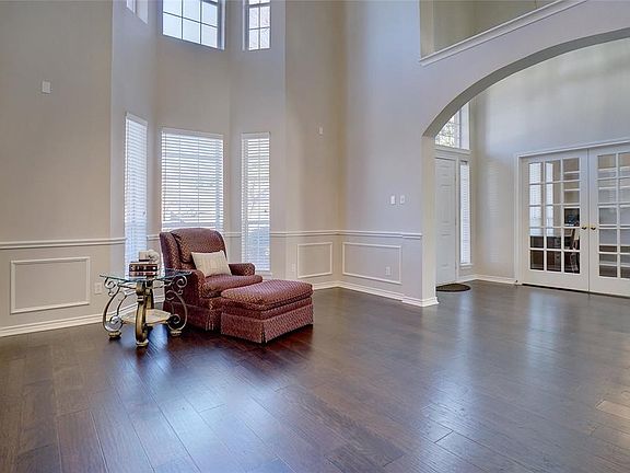 3rd image of 2921 Tophill Ln