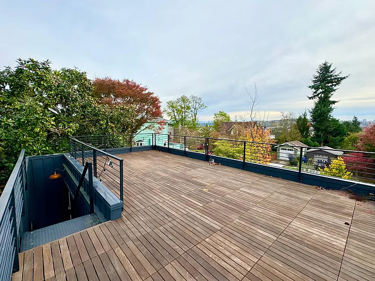 4406 Thackeray Pl NE — Photo 11