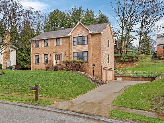 3rd image of 425 Stag Horn Dr