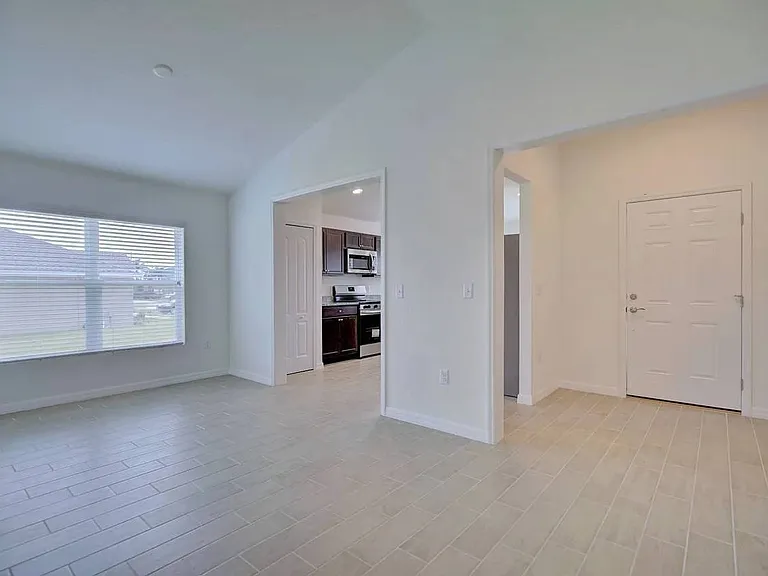 4548 Adrienne St — Photo 6