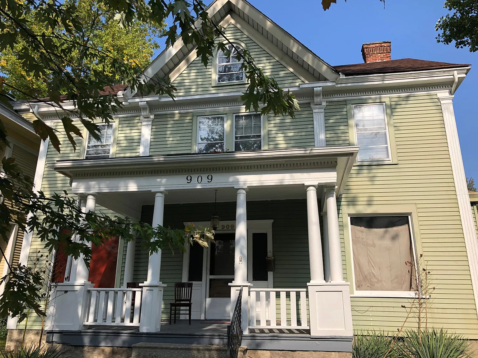 909C Columbia Ave — Photo 1