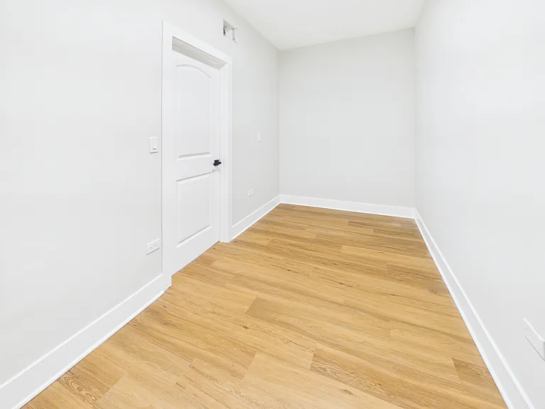 2824 W Cermak Rd #GF — Photo 16