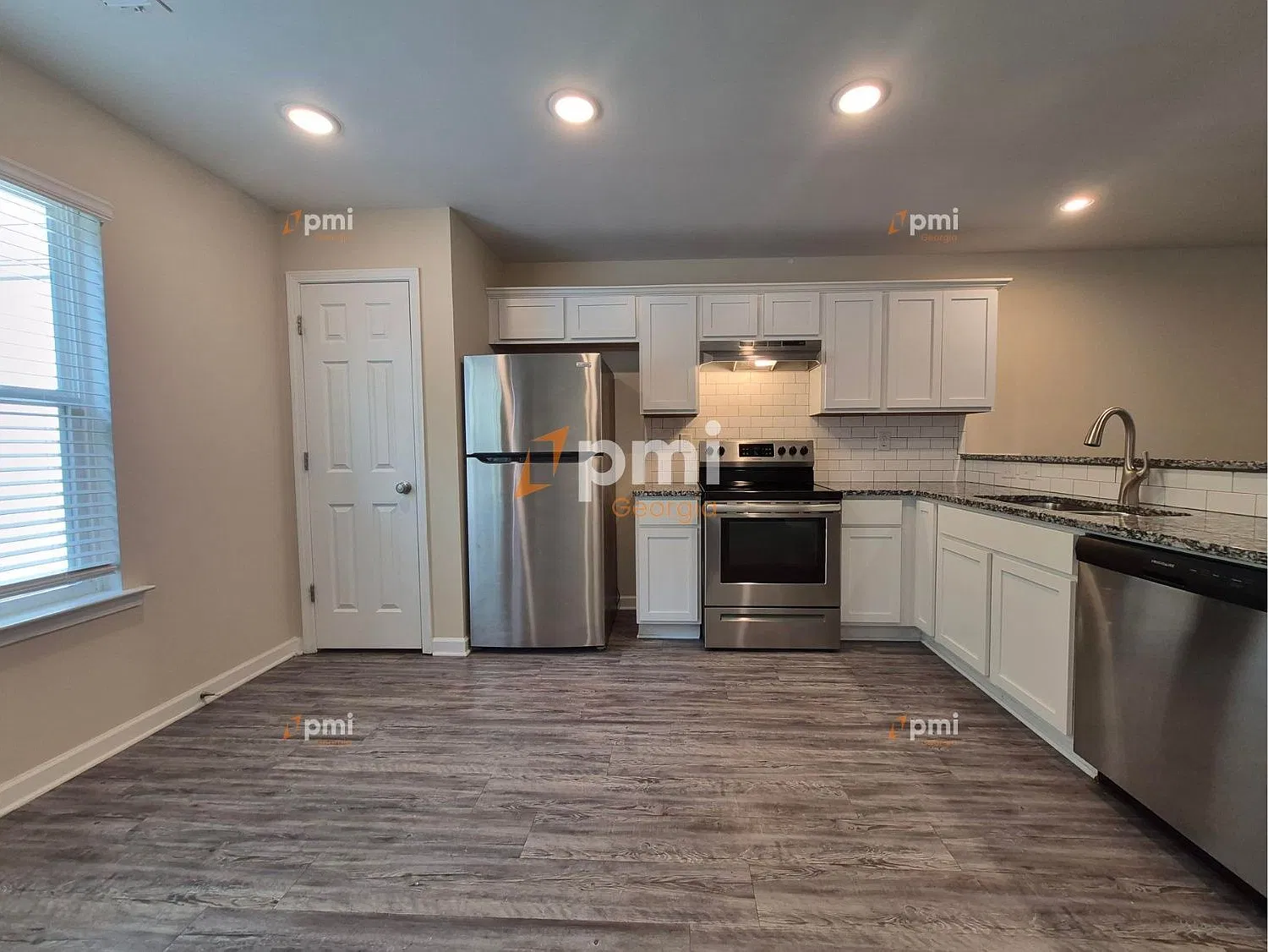 3 bed, 2.5 bath, 1558 sqft, $1,825 — Photo 2