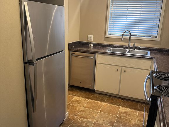 4th image of 5208 188th St SW APT A