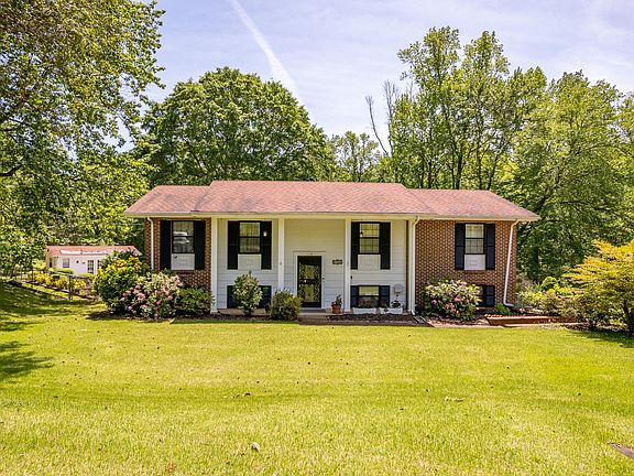 3rd image of 118 Jane Manor Cir
