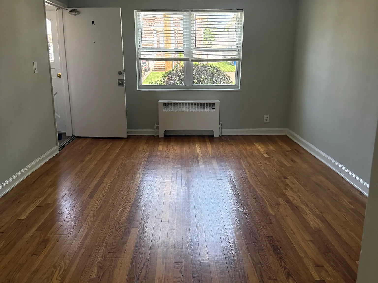 2 bed, 900 sqft, $2,300 — Photo 3