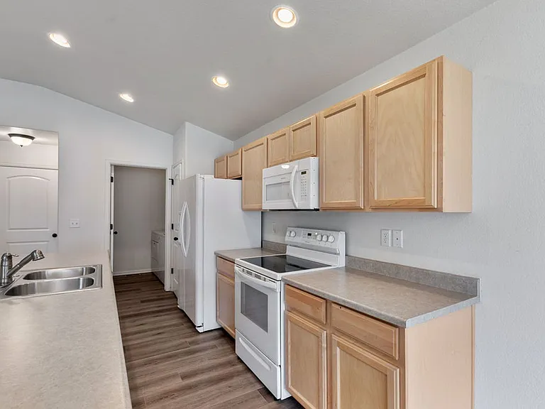 8611 15th Street Rd — Photo 17