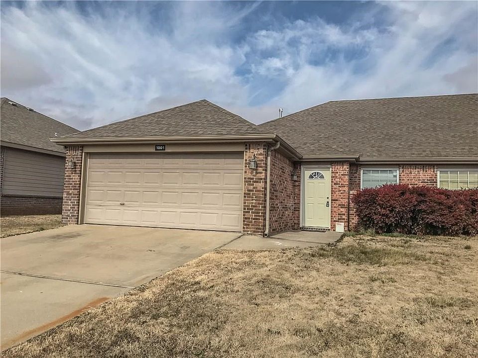 1st image of 1001 Oakwood Ln