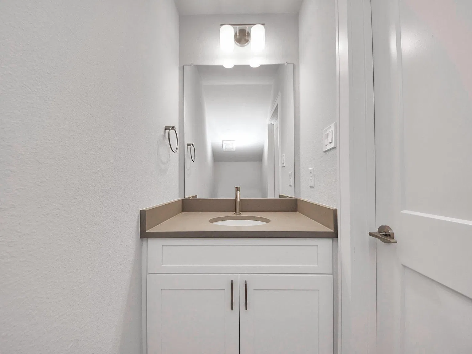 3 bed, 2.5 bath, 1523 sqft, $2,200 — Photo 4