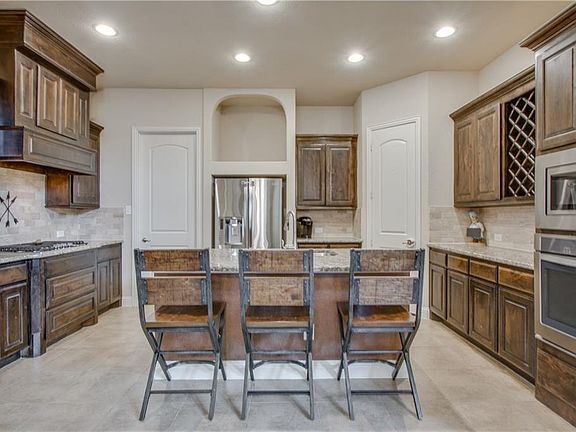 3rd image of 5704 Tawakoni Dr