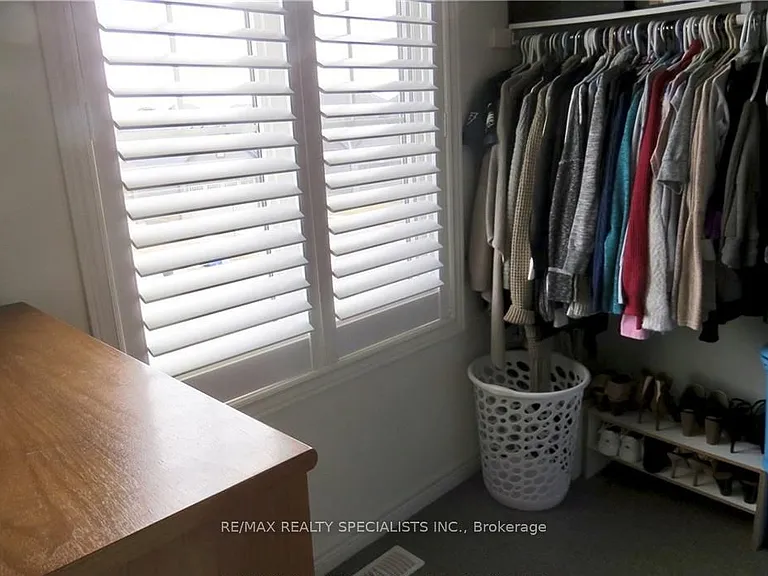 101 Roselawn Cres — Photo 12