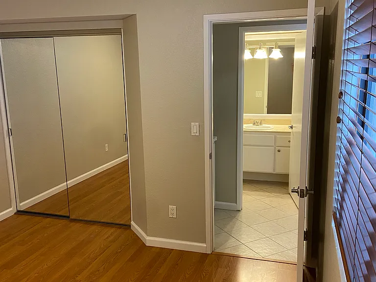 3098 Rue Dorleans #223 — Photo 35