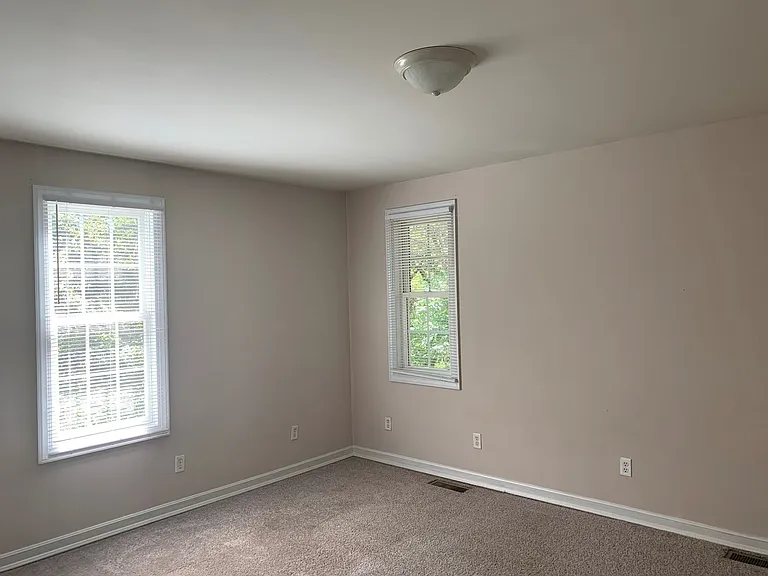 2219 Poplar St — Photo 5