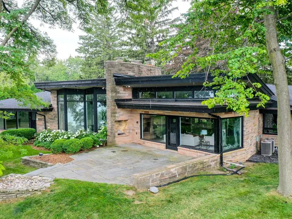 9600 North Lake DRIVE, Bayside, WI 53217