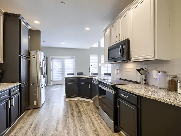 9809 Cambria Ct — Photo 15