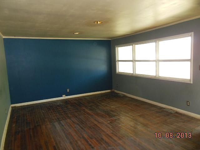 2nd image of 511 S Wagner Ave