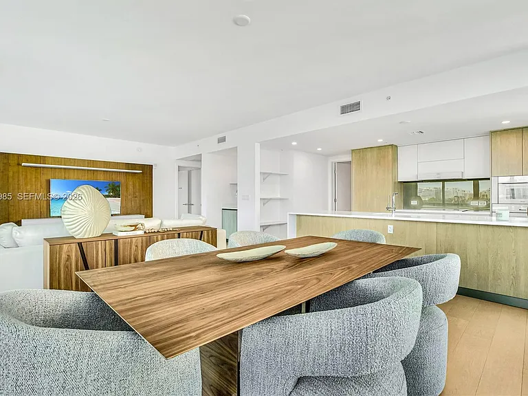 9221 E Bay Harbor Dr #511 — Photo 14