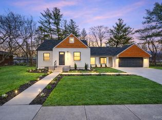 19133 Huntington Ave, Harper Woods, MI 48225