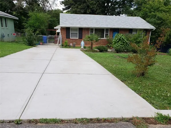 1104 S Parkwood Dr, Forest Park, GA 30297