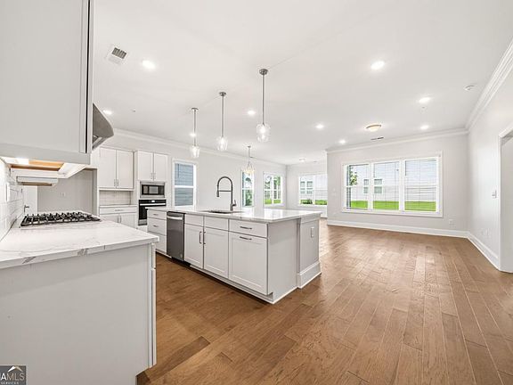 2nd image of 261 Vinca Cir NW