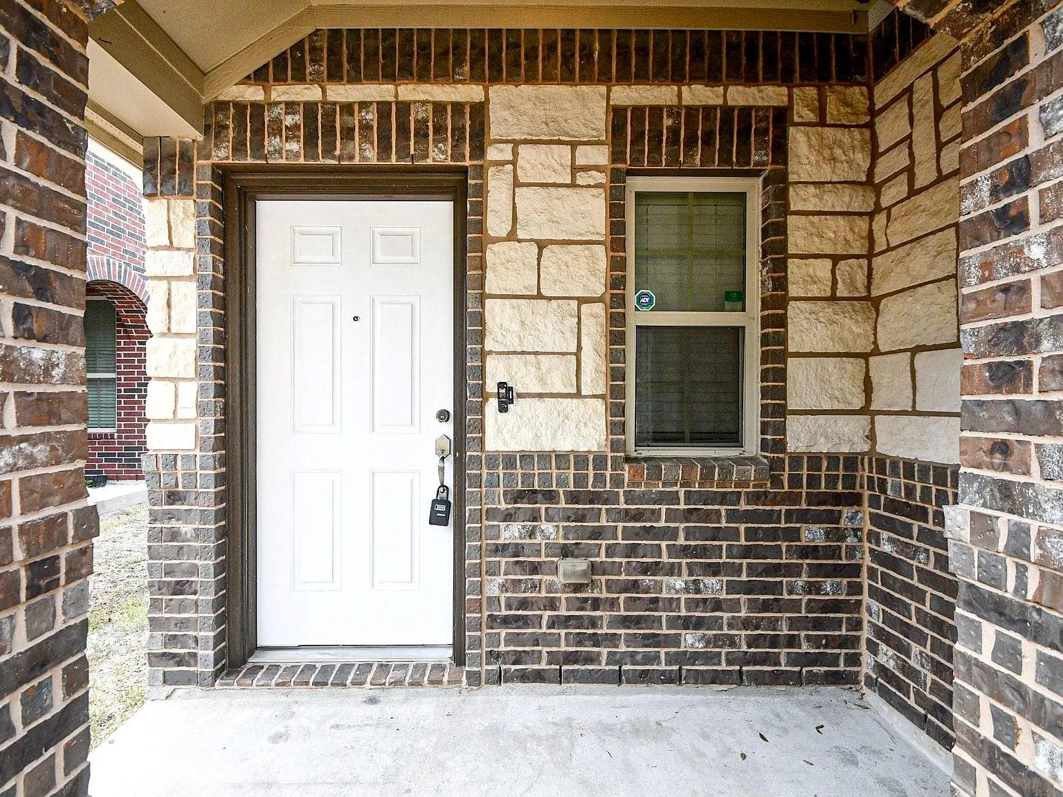 4 bed, 2.0 bath, 1558 sqft, $1,800 — Photo 4