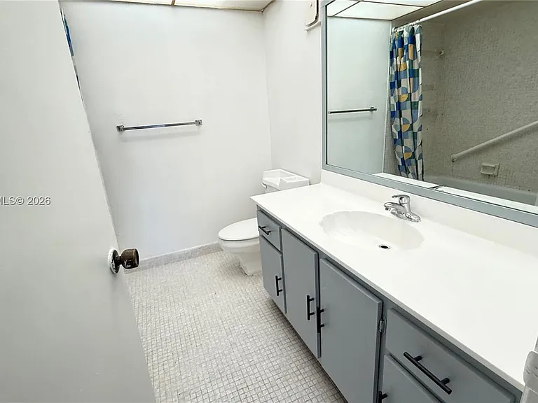 240 Lakeview Dr #306 — Photo 11