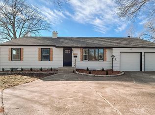 8910 Western Hills Dr, Kansas City, MO 64114