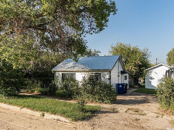 3rd image of 626 Manitoba AVENUE
