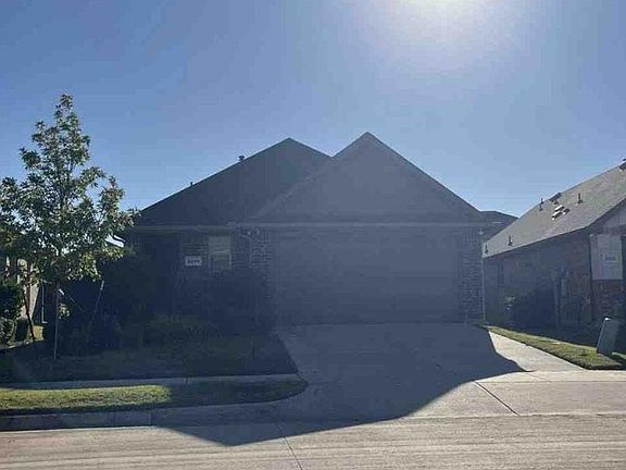 2nd image of 2427 Karnack Dr