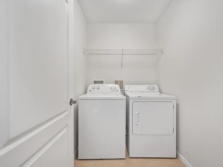 2106 SE Grand Dr — Photo 15
