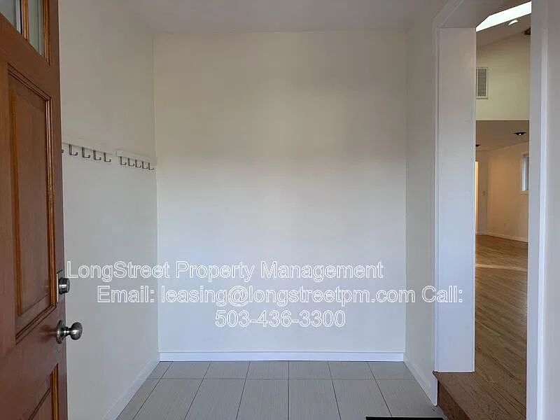 3 bed, 1.0 bath, 1200 sqft, $2,695 — Photo 3