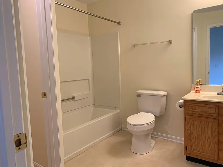 4612 Court Yard Dr — Photo 8