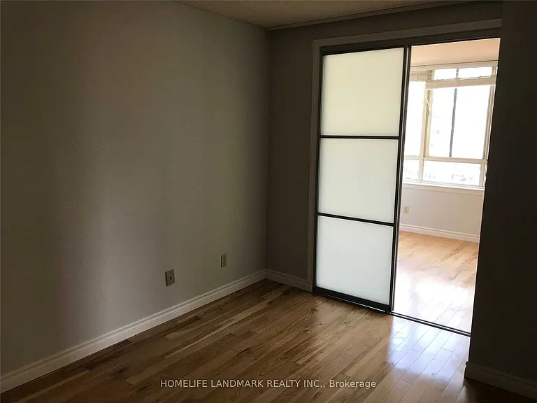 633 Bay St #1122 — Photo 6