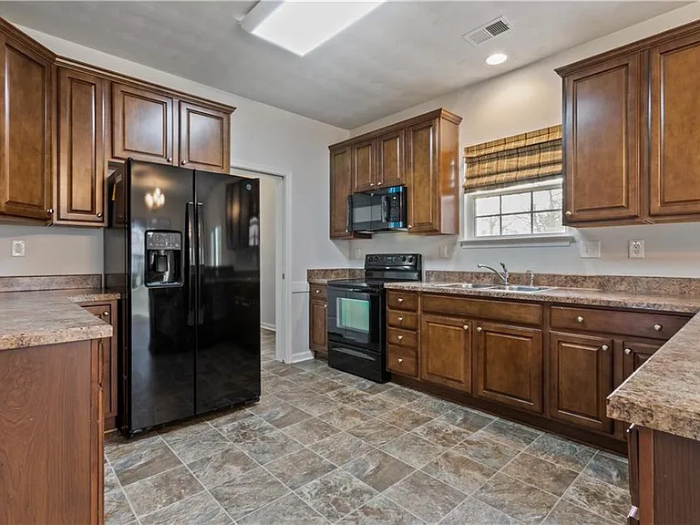60 Manilla Ln — Photo 8